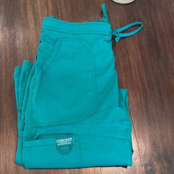 Cherokee Revolution Scrubs - Picture 2 of 3